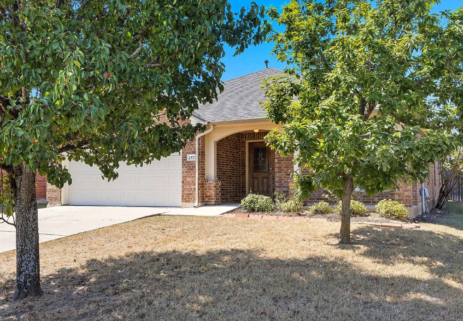 3 bed, 2.0 bath, 1859 sqft, $1,950 — Photo 3