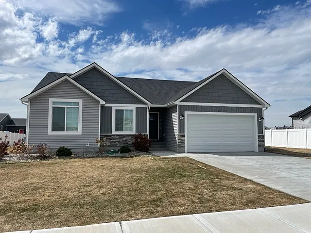4039 N Livingston Ave — Photo 1
