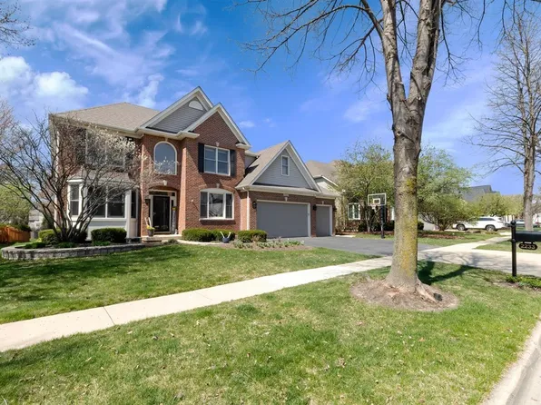 2233 Brookwood Dr, South Elgin, IL 60177