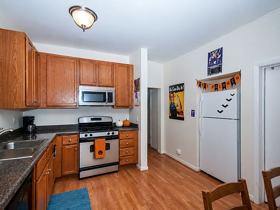 3rd image of 1241 Leon Pl