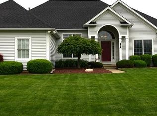 995 Red Tailed Ln, Amherst, OH 44001