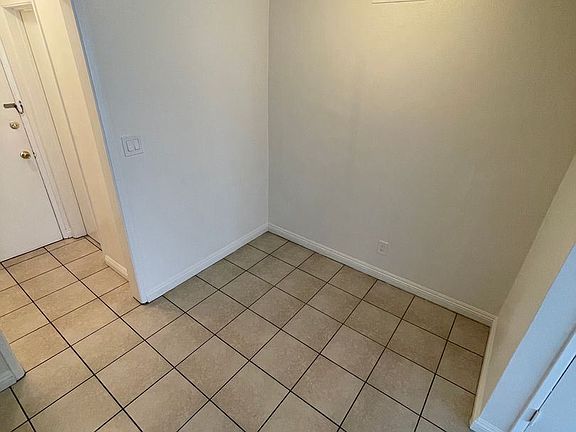 5th image of 527 W Queen St APT 4