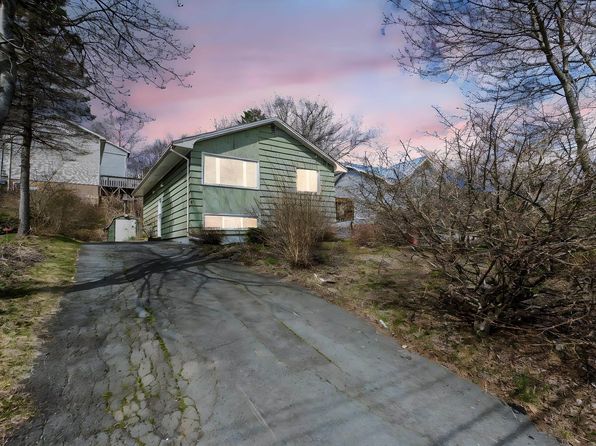 9 Kidston Rd, Halifax, NS B3R 2A5