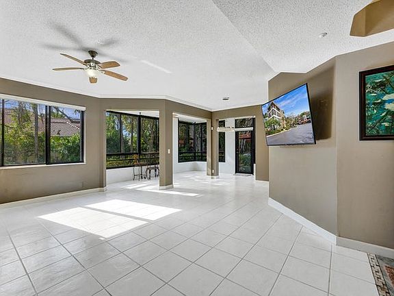 4th image of 7546 La Paz Blvd