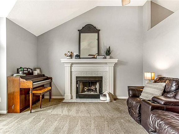 4th image of 557 White Oak Ln