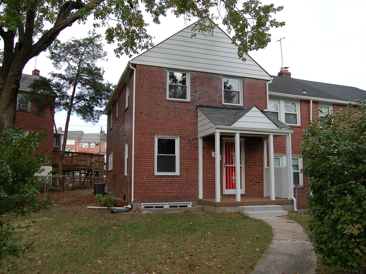 3 bed, 1.5 bath, 1152 sqft, $1,985 — Photo 1
