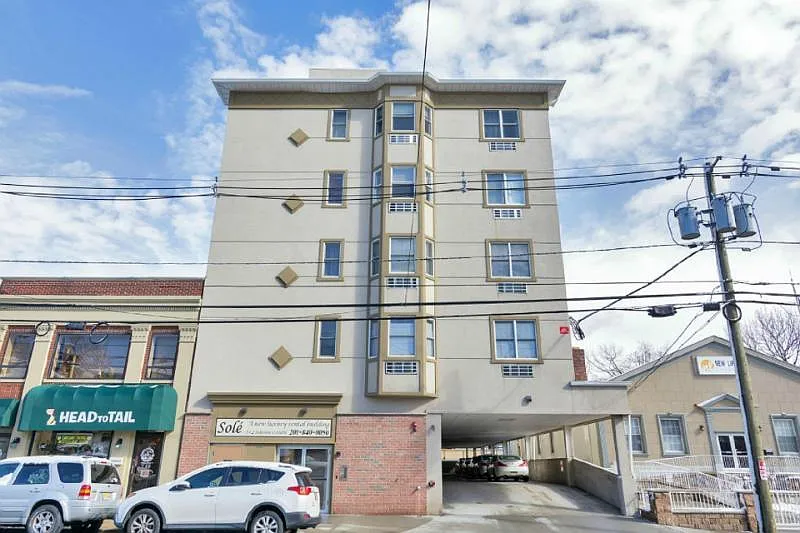 448 Palisade Ave #106
