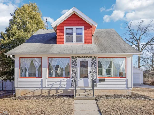 1625 Barton AVENUE, West Bend, WI 53090