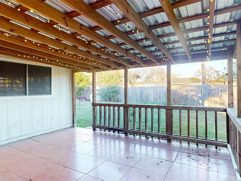 3904 Windwood Cir — Photo 26