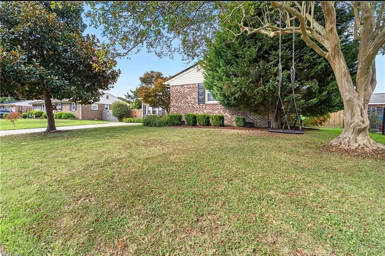 3 bed, 2200 sqft, $3,600 — Photo 3