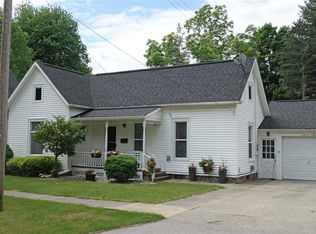 210 S Line St, Chesaning, MI 48616