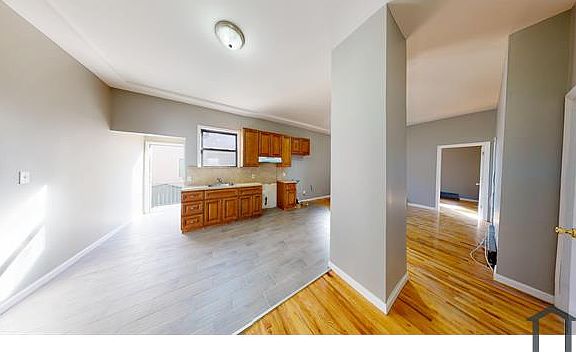 5th image of 60 Holland Ave #1R