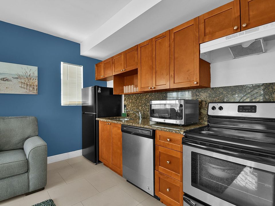 1st image of 6966 Byron Ave #104