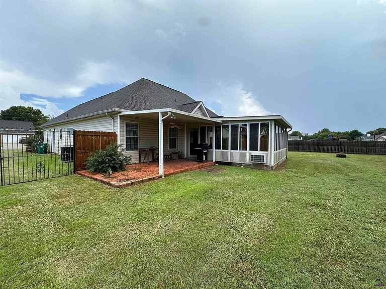 225 Autumn Woods Dr — Photo 14