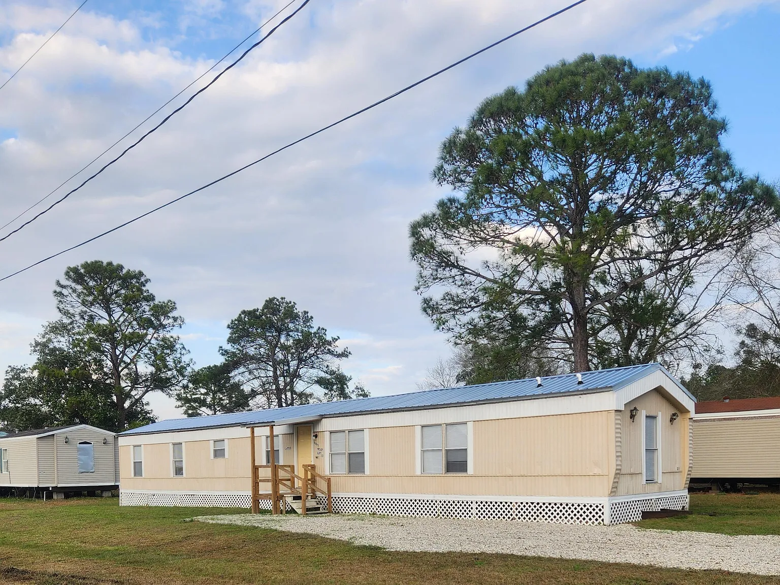 3 bed, 2.0 bath, 1216 sqft, $1,250 — Photo 2