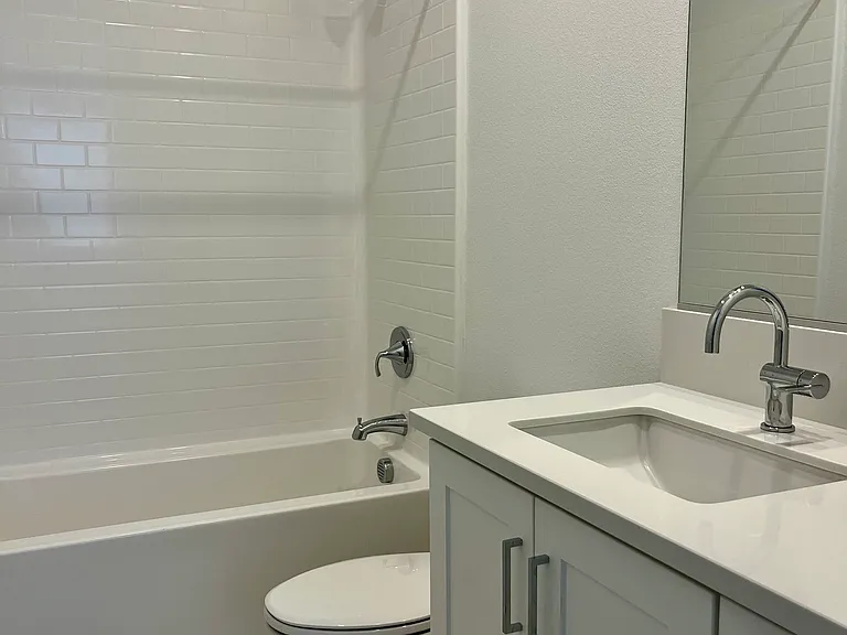 740 Edward Scholle Dr — Photo 23