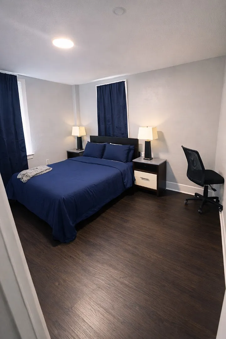 818 Broad St - Unit 3 — Photo 3