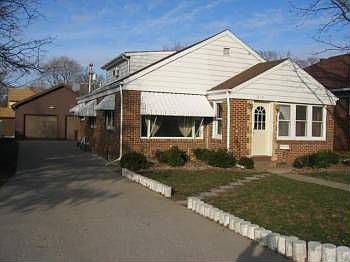 1st image of 212 W Boys St