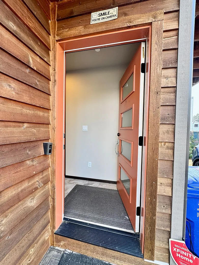 Everett Townhouse — Photo 2