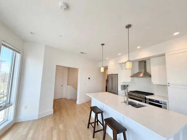 283 Old Colony Ave #3, Boston, MA 02127