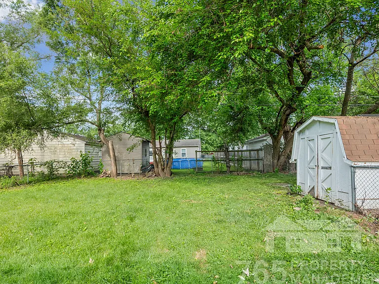 1916 N 27th St — Photo 13