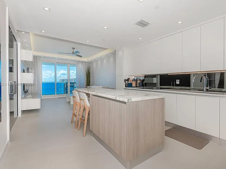 2301 Collins Ave #20 — Photo 12