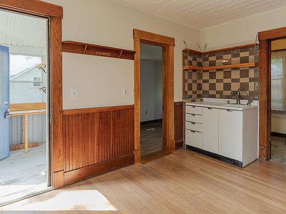 3rd image of 27 Fowler Street