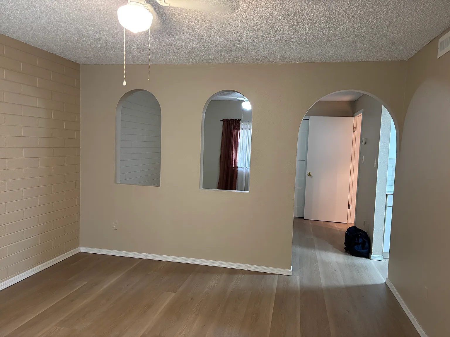 3 bed, 1.5 bath, 1050 sqft, $1,800 — Photo 3