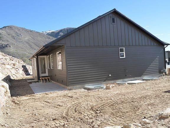 3rd image of 3038 N Mountain Rd #215