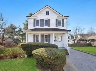 162 Garden St, Roslyn Heights, NY 11577
