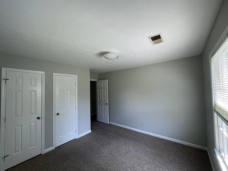 424 Harrodsburg Ln — Photo 6