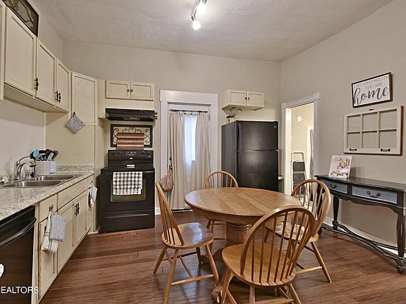 5th image of 224 Oglewood Ave