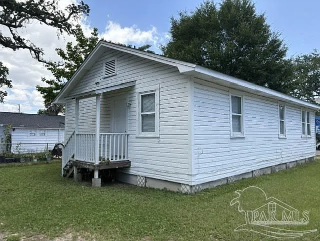 4 bed, 1.5 bath, 1025 sqft, $1,500 — Photo 2