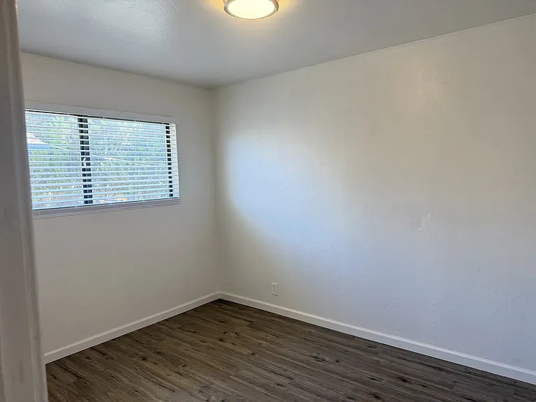 1633 Kidder Ave #E — Photo 8