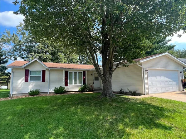 2825 Larkspur Dr, Highland, IL 62249