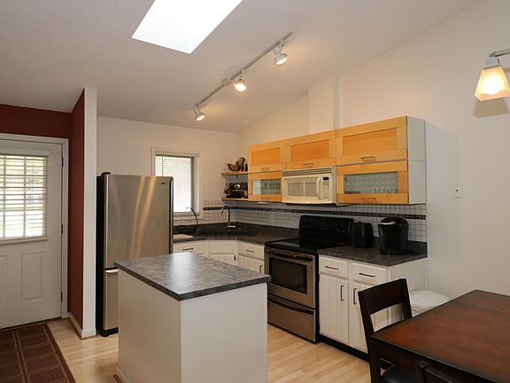 4th image of 692 Amberwood Dr SE #10