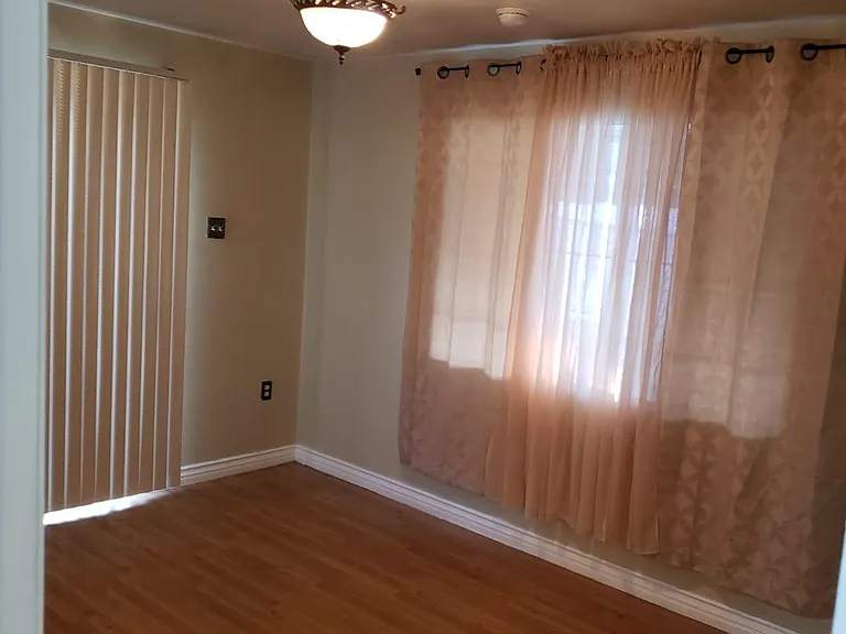 10512 Plainview Ave — Photo 13