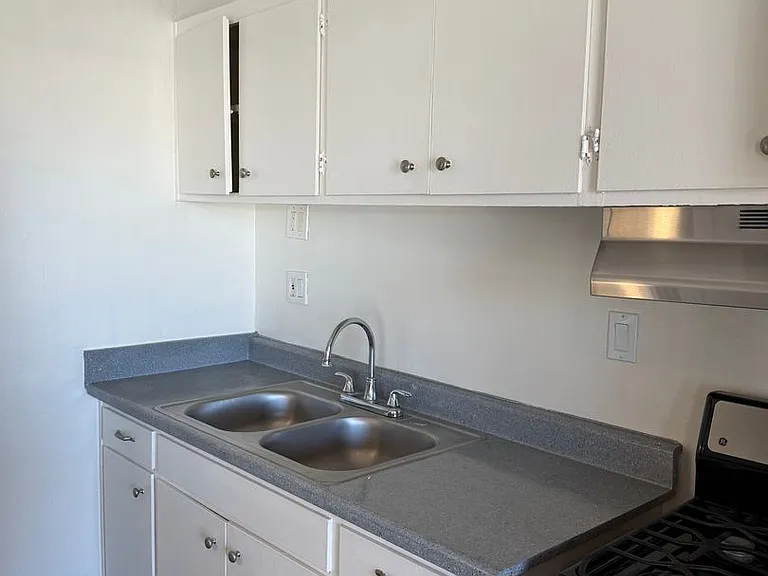 Oxnard Occidental Apartments — Photo 14