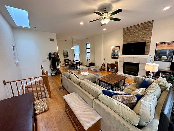 5th image of 1901 W Evergreen Ave #3