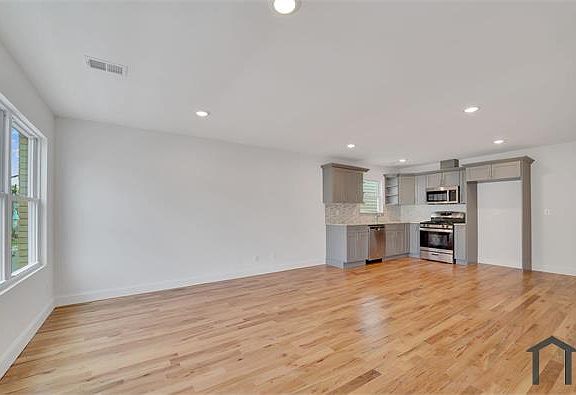 4th image of 127 Brookdale Ave Floor 2