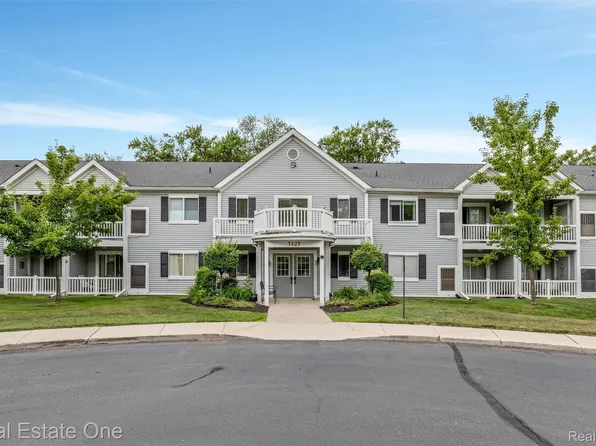 1127 S Lake Dr Unit 212, Novi, MI 48377