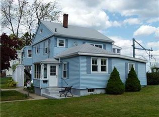 9 Ladd St, Warwick, RI 02818