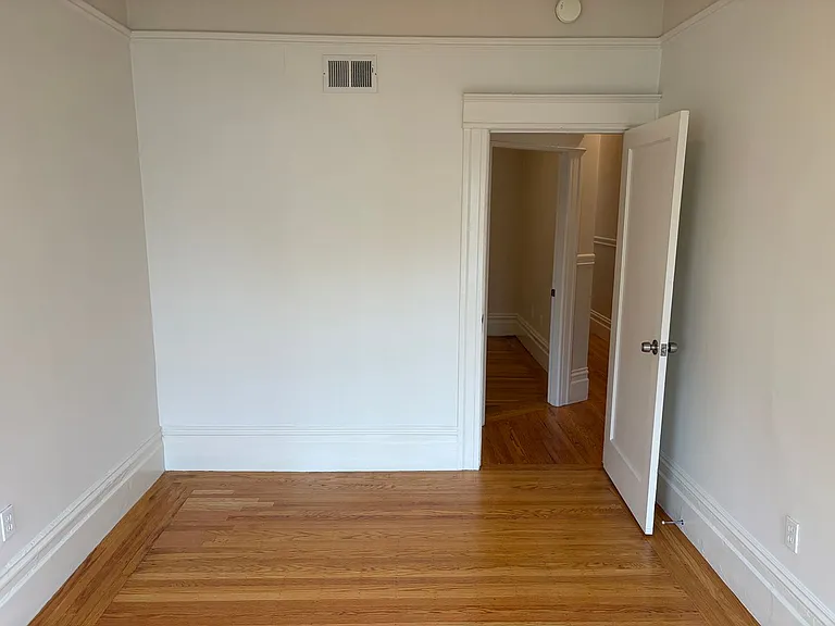 329 Linden St — Photo 8