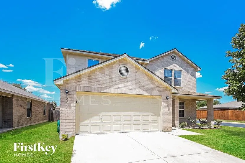 4 bed, 2.5 bath, 3070 sqft, $1,945 — Photo 1