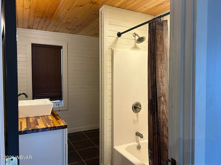 1820 Blanchard Ave — Photo 6