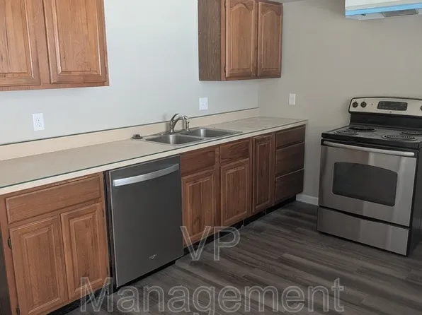 2609 Diehn Ave #9, Davenport, IA 52802