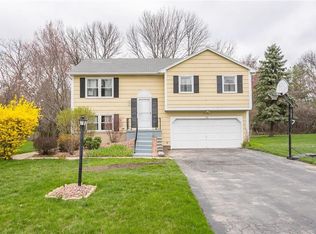 22 French Meadow Ln, Rochester, NY 14618
