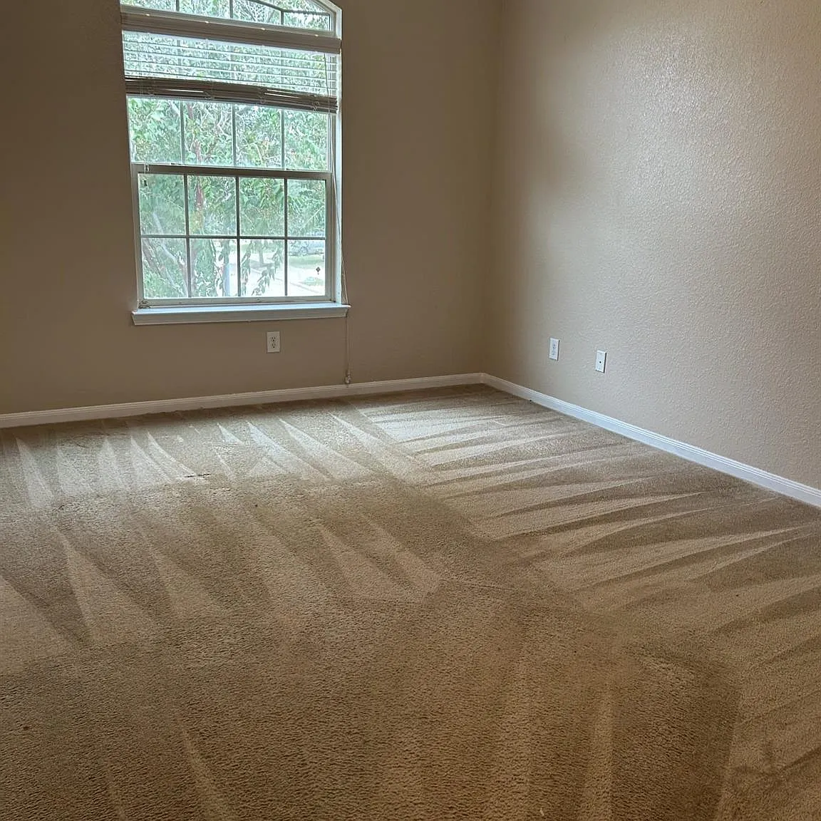 4 bed, 2.5 bath, 2302 sqft, $3,150 — Photo 3