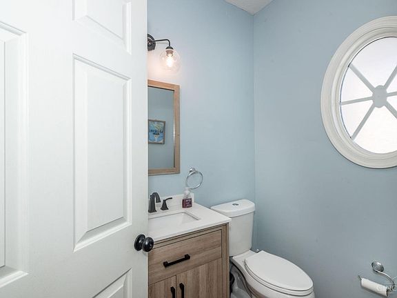 3rd image of 1133 Hayward Cir