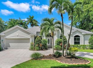 997 Aqua Ln, Fort Myers, FL 33919